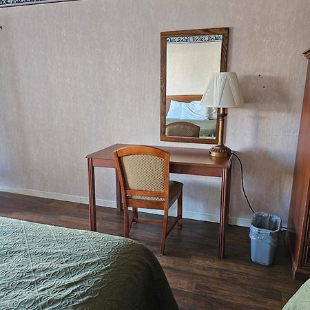 Travelodge By Wyndham Mackinaw City Buitenkant foto
