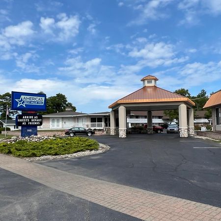 Travelodge By Wyndham Mackinaw City Buitenkant foto