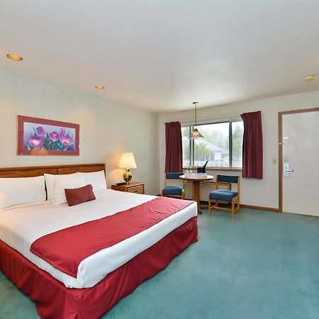 Travelodge By Wyndham Mackinaw City Buitenkant foto