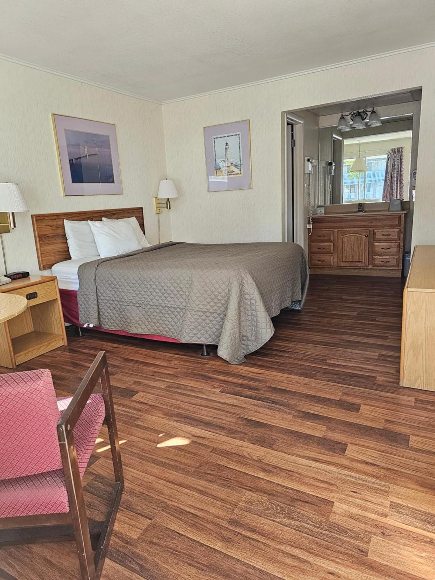 Travelodge By Wyndham Mackinaw City Buitenkant foto