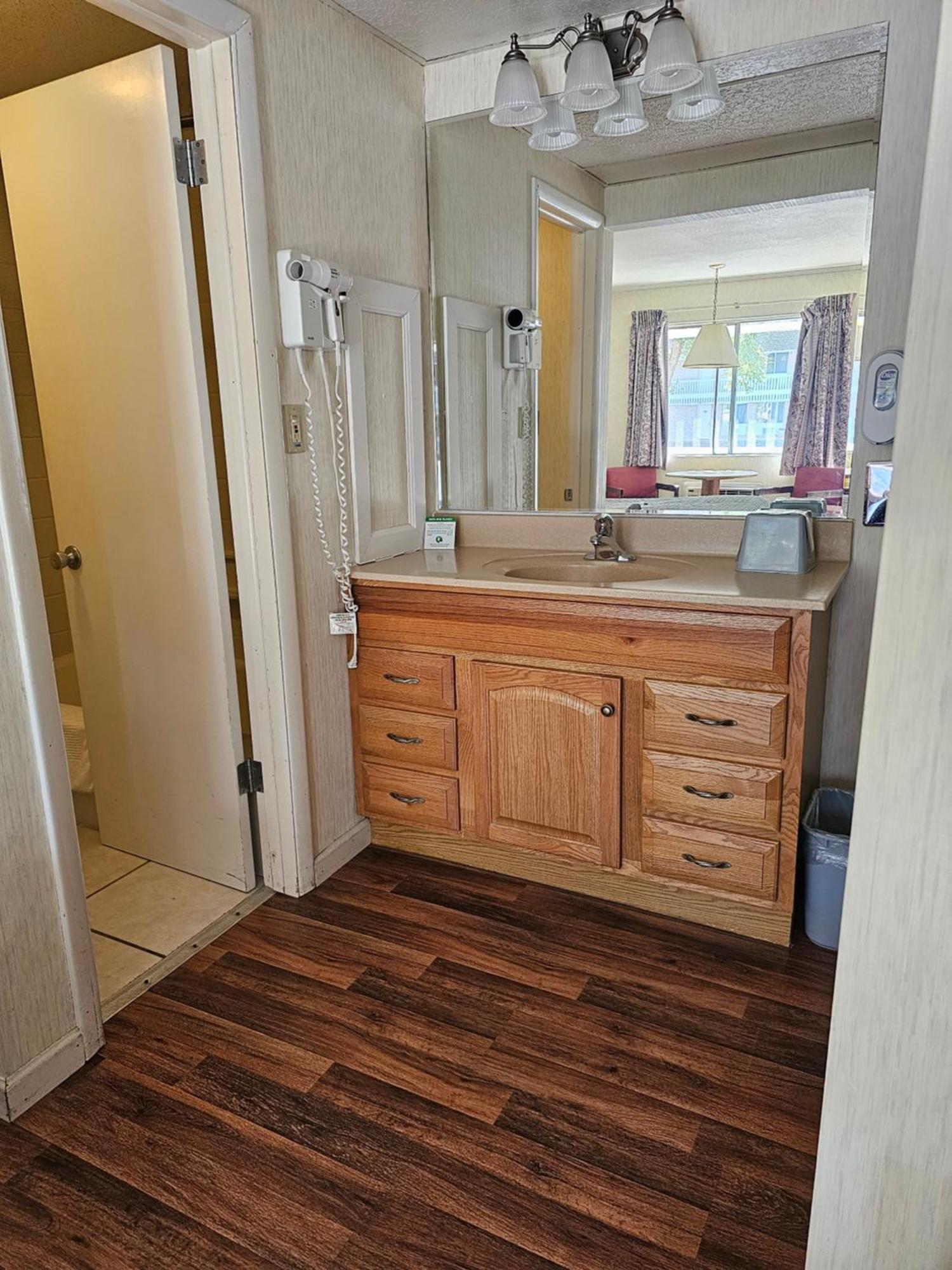 Travelodge By Wyndham Mackinaw City Buitenkant foto