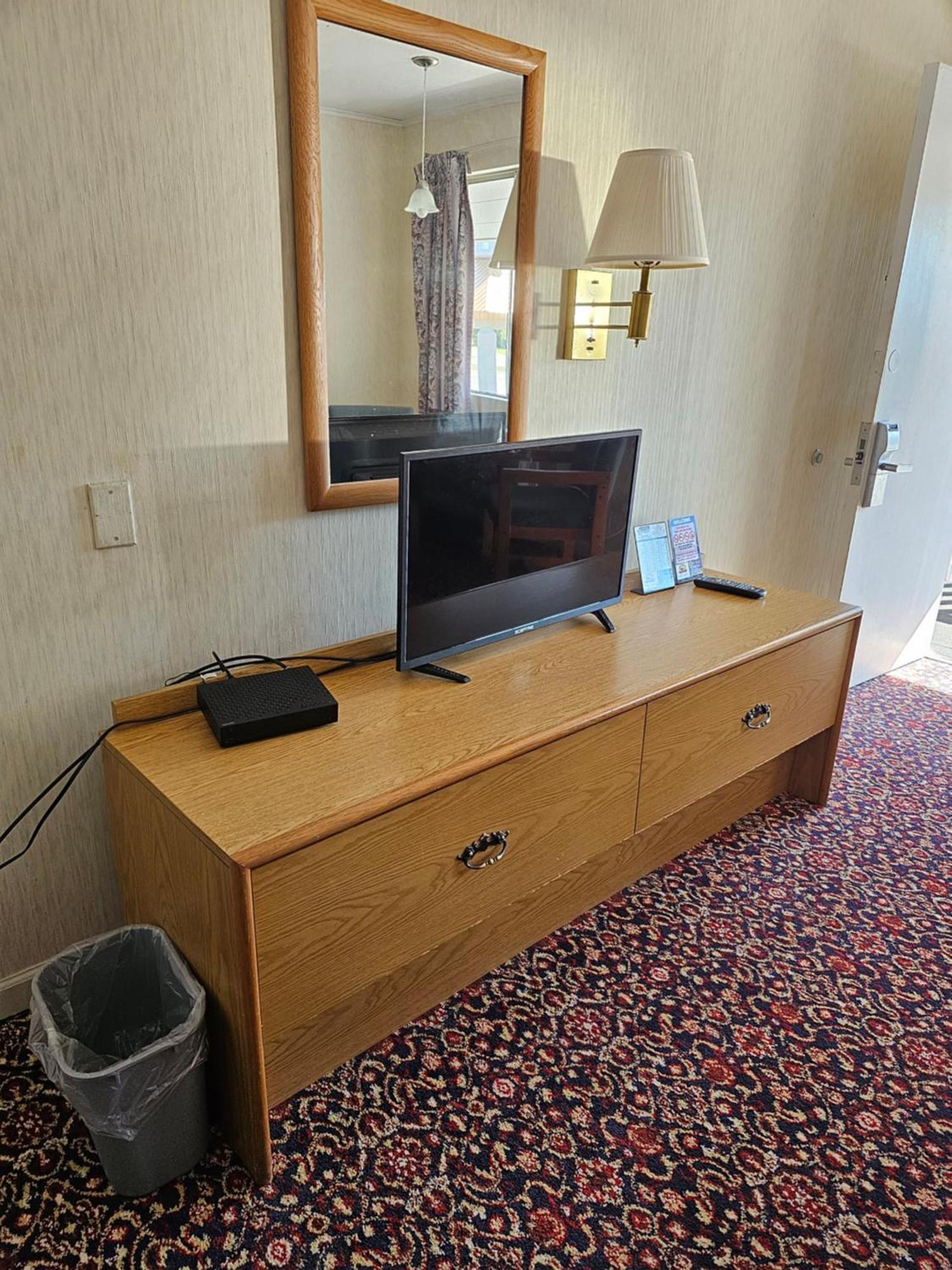 Travelodge By Wyndham Mackinaw City Buitenkant foto