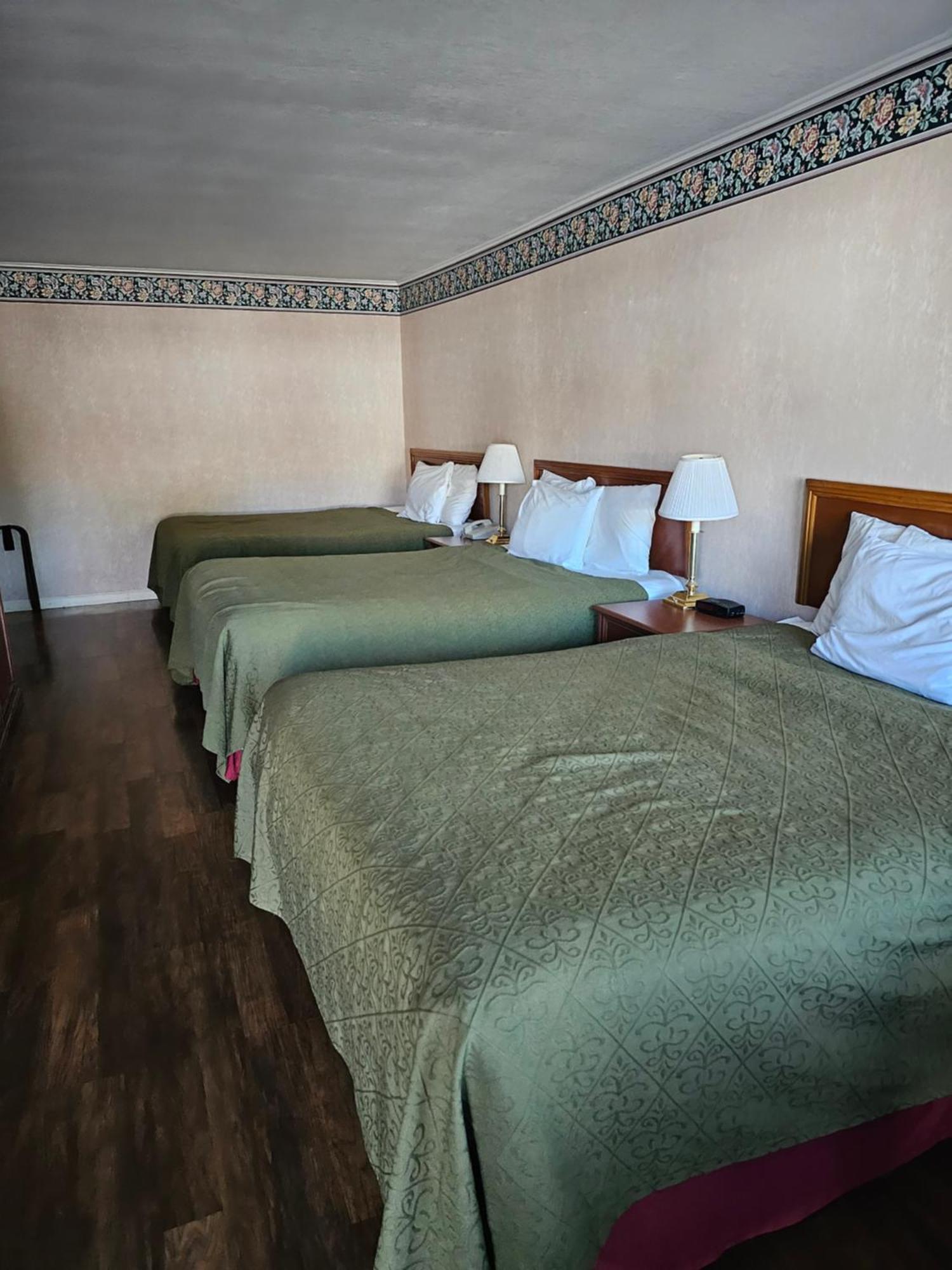 Travelodge By Wyndham Mackinaw City Buitenkant foto