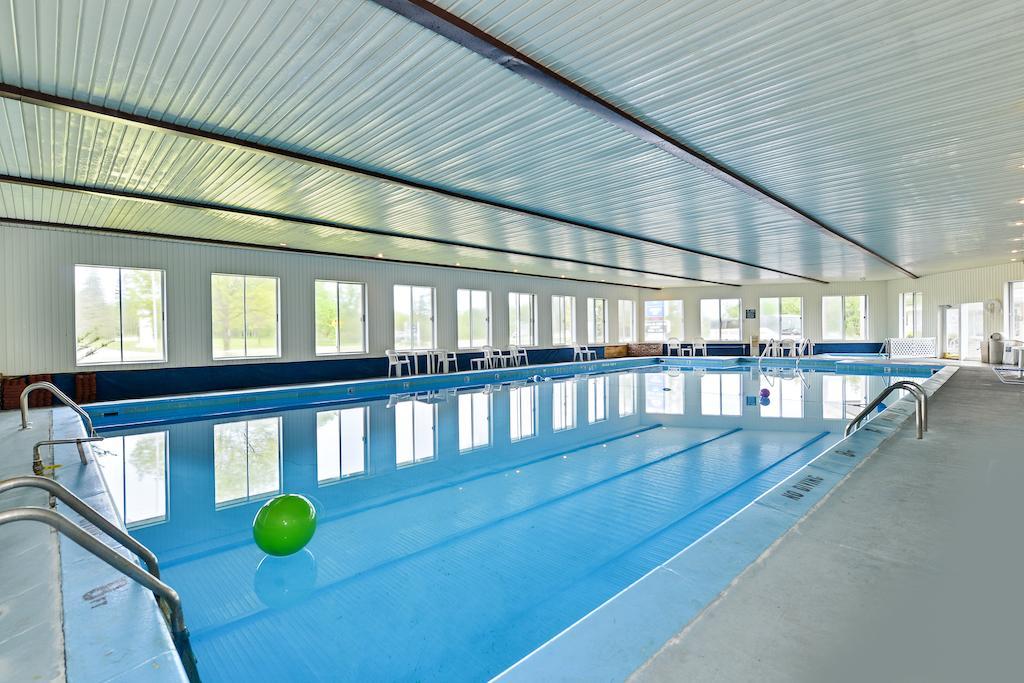 Travelodge By Wyndham Mackinaw City Buitenkant foto