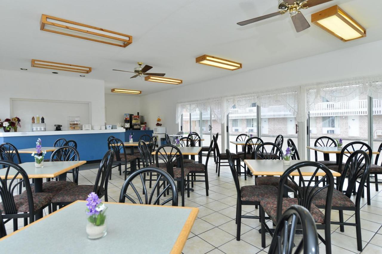 Travelodge By Wyndham Mackinaw City Buitenkant foto