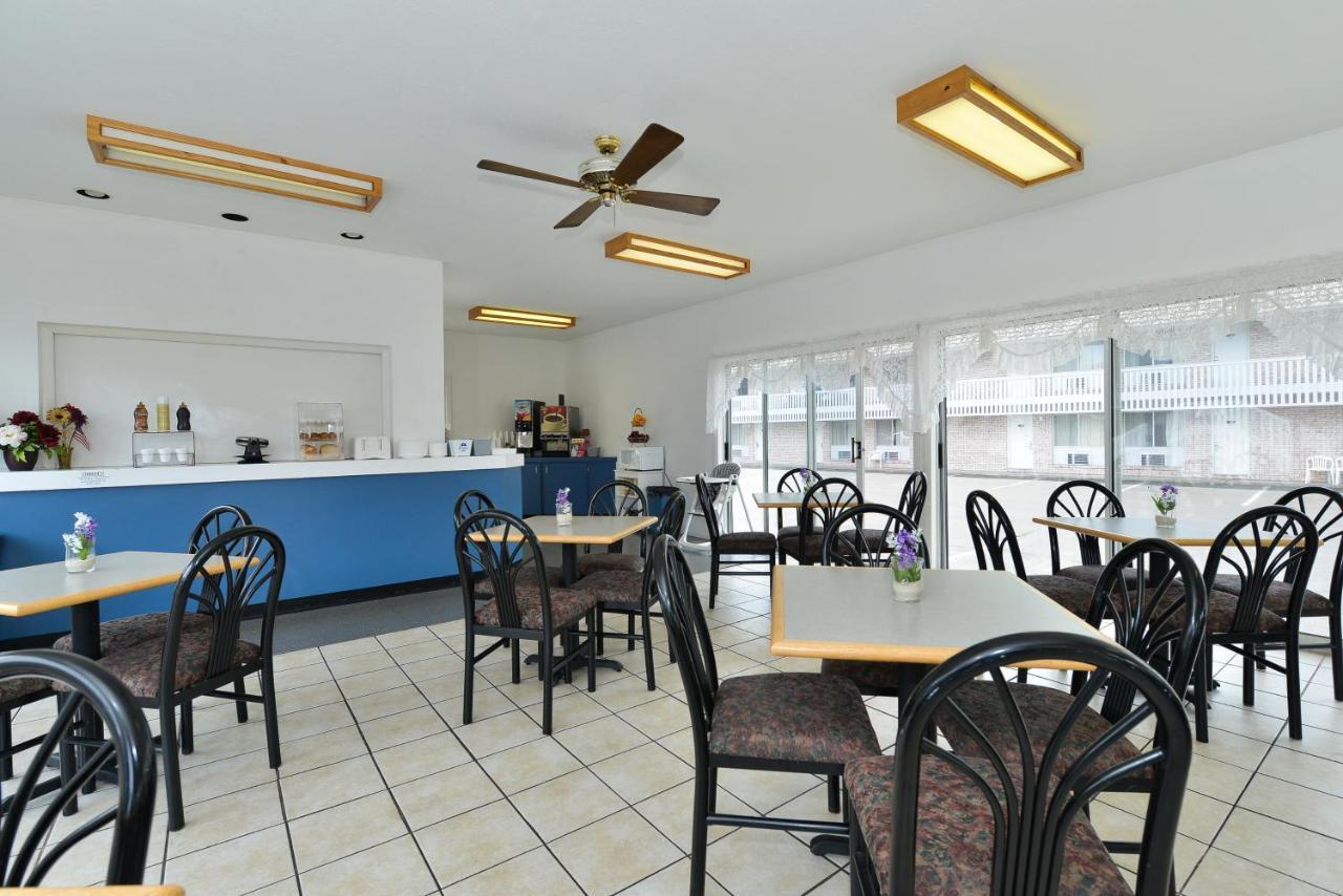 Travelodge By Wyndham Mackinaw City Buitenkant foto